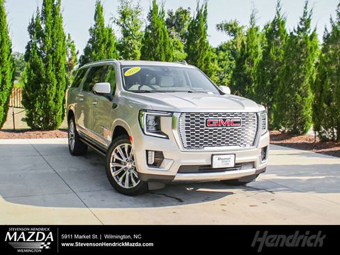 Used 2022 GMC Yukon XL Denali image 1