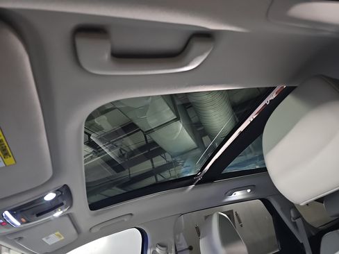 Used 2025 Kia Sorento EX w/ Panoramic Sunroof Package FWD image 30