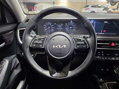 Used 2024 Kia Seltos EX FWD image 29