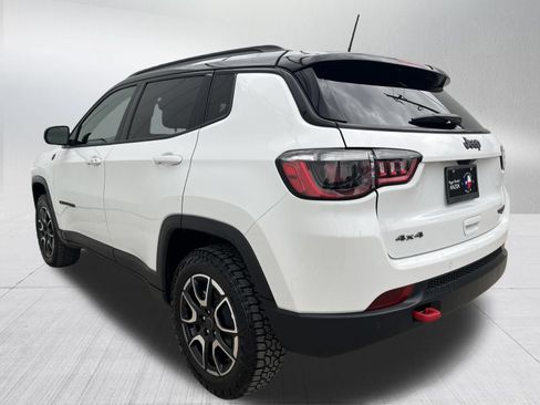 Used 2025 Jeep Compass Trailhawk AWD/4WD image 6