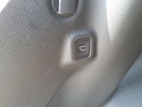 Used 2023 Jeep Compass Latitude w/ Sun and Sound Group AWD/4WD image 10