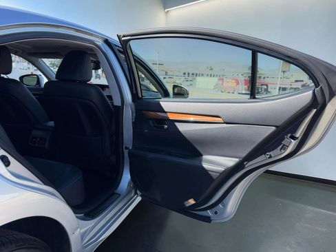 Used 2014 Lexus ES 300h w/ Premium Package w/Bamboo Trim FWD image 22