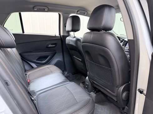 Used 2020 Chevrolet Trax LT w/ LT Convenience Package FWD image 26