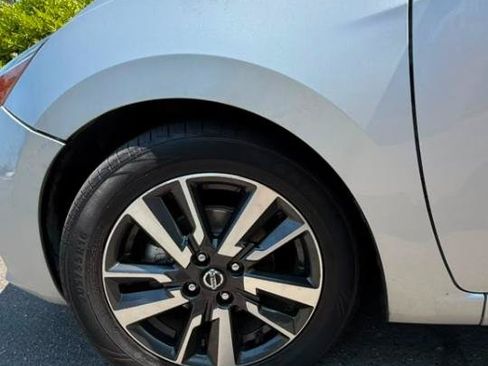 Used 2021 Nissan Versa SV FWD image 16