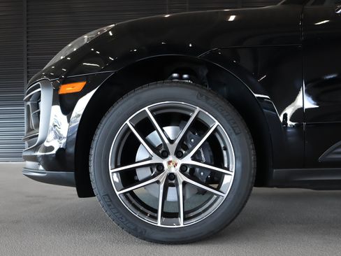 Certified 2026 Porsche Macan AWD/4WD image 12