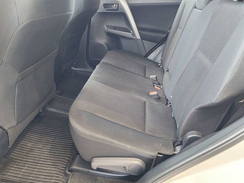Used 2018 Toyota RAV4 LE image 14
