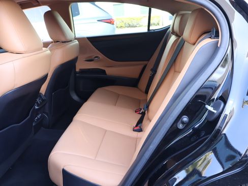 Used 2023 Lexus ES 350 w/ Premium Package image 17