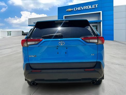 Used 2021 Toyota RAV4 LE FWD image 6