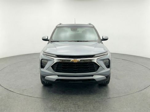 Used 2025 Chevrolet TrailBlazer LT image 2