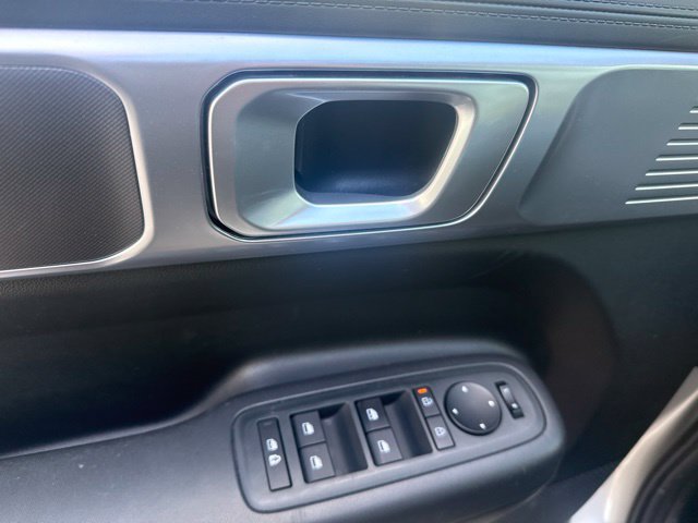 Used 2025 Hyundai Santa Fe SE FWD image 11