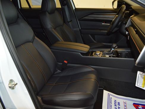 Used 2025 MAZDA CX-50 AWD 2.5 Turbo w/ Weather Package image 11