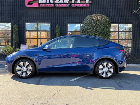 Used 2021 Tesla Model Y Long Range image 9