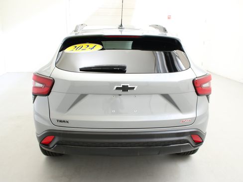 Used 2024 Chevrolet Trax RS w/ Driver Confidence Package FWD image 9