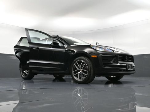 Certified 2023 Porsche Macan Turbo image 37