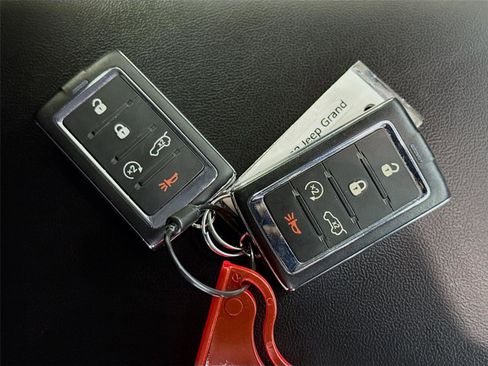 Used 2022 Jeep Grand Cherokee Limited 4xe w/ Luxury Tech Group II image 28