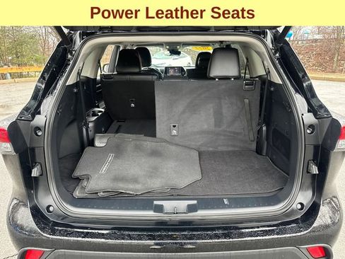 Used 2022 Toyota Highlander XLE AWD/4WD image 12
