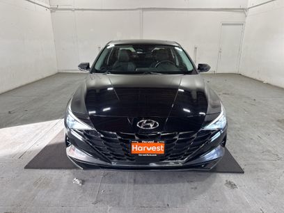 Used 2022 Hyundai Elantra Limited w/ Preferred Accessory Package