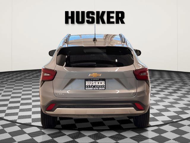 Used 2025 Chevrolet Trax LT w/ LT Convenience Package FWD image 5