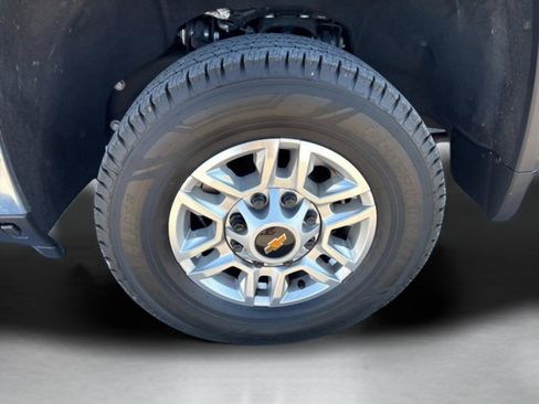 Used 2024 Chevrolet Silverado 2500 LT image 48