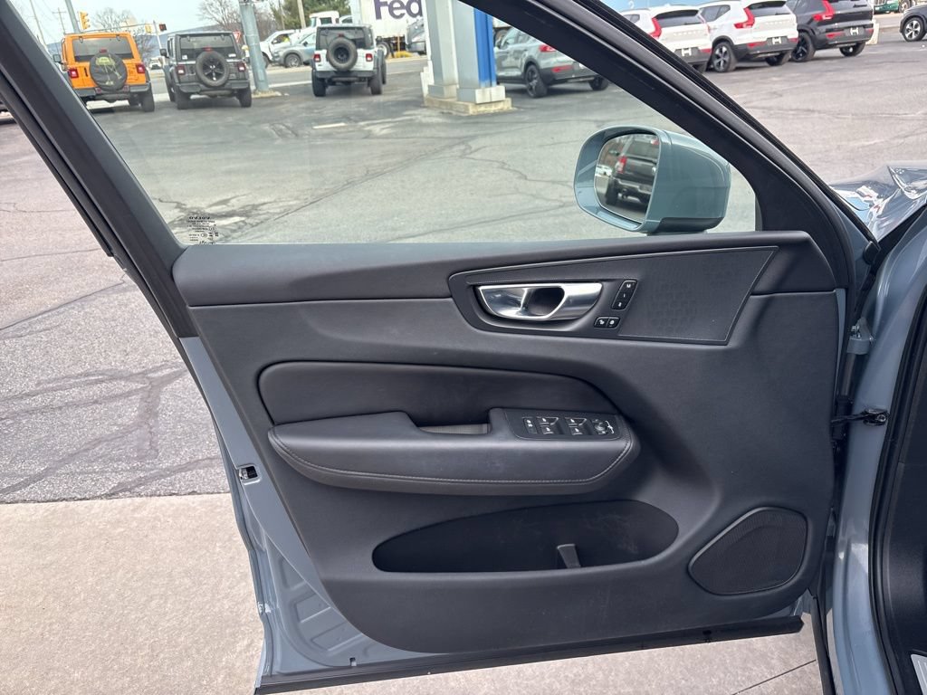 Certified 2023 Volvo XC60 B5 Plus w/ Climate Package AWD/4WD image 17
