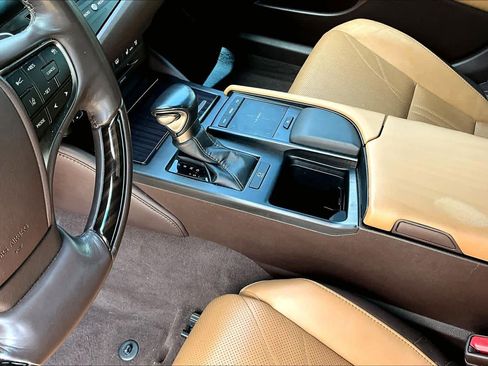 Used 2019 Lexus ES 350 w/ Accessory Package 2 FWD image 17