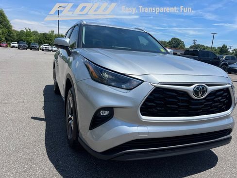 Used 2025 Toyota Highlander XLE AWD/4WD image 27