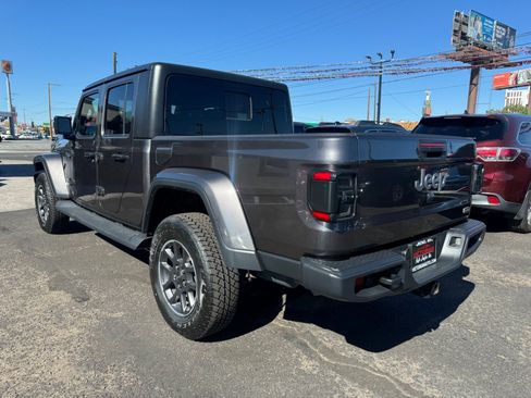 Used 2020 Jeep Gladiator Overland w/ Cold Weather Group image 5