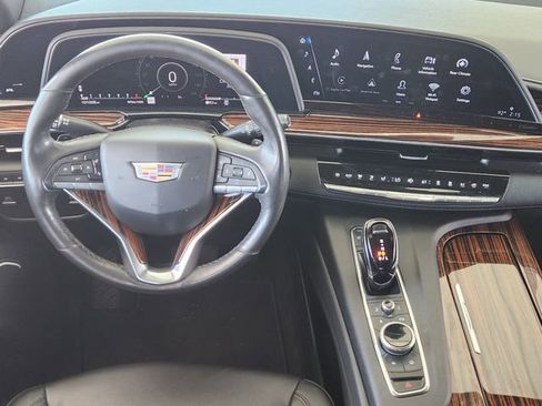 Used 2022 Cadillac Escalade Luxury w/ LPO, Illumination Package AWD/4WD image 25