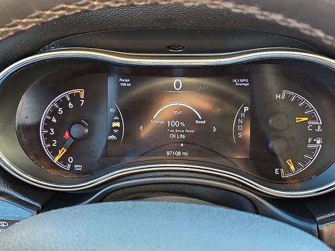 Used 2015 Jeep Grand Cherokee Limited w/ Luxury Group II image 19