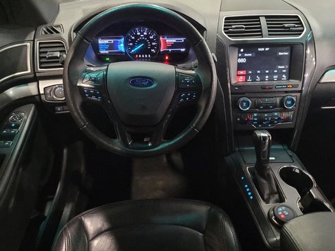 Used 2017 Ford Explorer XLT w/ Equipment Group 201A AWD/4WD image 22