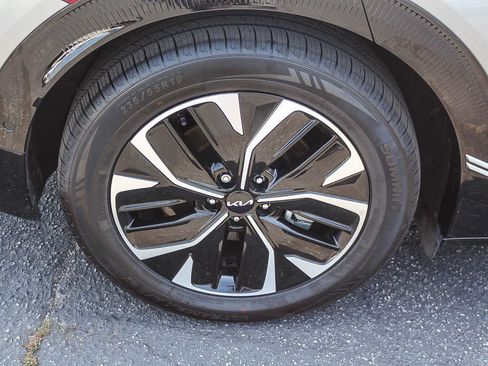 Used 2024 Kia EV6 Wind w/ Wind Technology Package AWD/4WD image 11