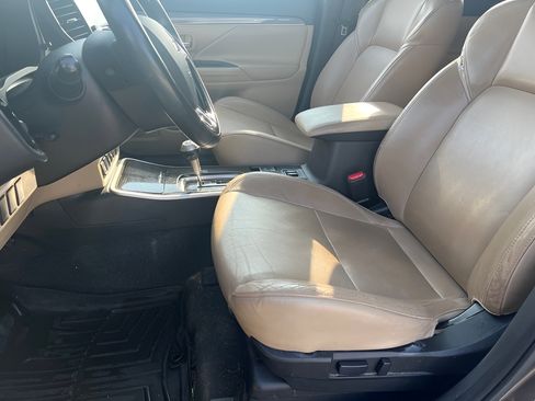 Used 2019 Mitsubishi Outlander SEL AWD/4WD image 19
