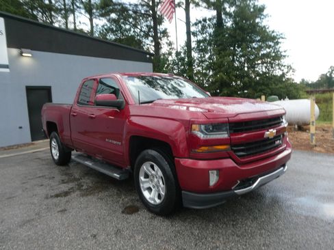 Used 2018 Chevrolet Silverado 1500 LT w/ All Star Edition AWD/4WD image 3