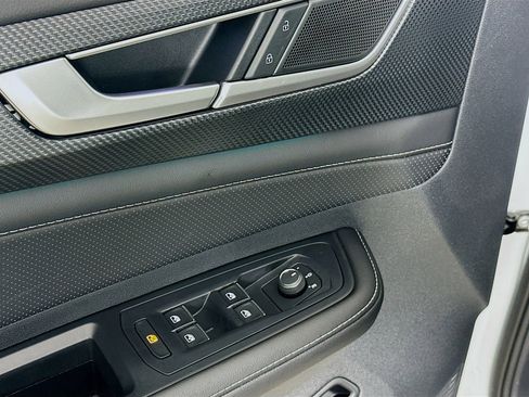 Certified 2025 Volkswagen Atlas Cross Sport SEL AWD/4WD image 18