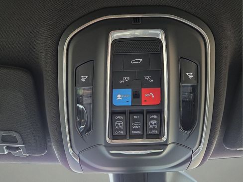 New 2026 Jeep Grand Cherokee Limited w/ Luxury Tech Group II AWD/4WD image 21