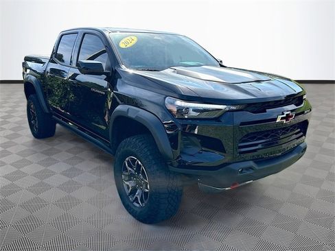 Used 2024 Chevrolet Colorado ZR2 w/ ZR2 Convenience Package III image 3