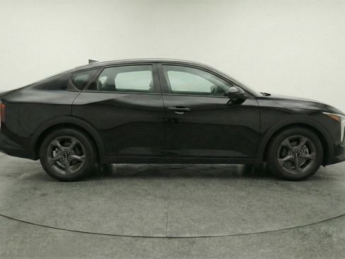 Used 2025 Kia K4 LXS image 11