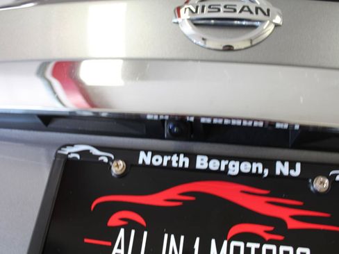 Used 2020 Nissan Pathfinder SL AWD/4WD image 32
