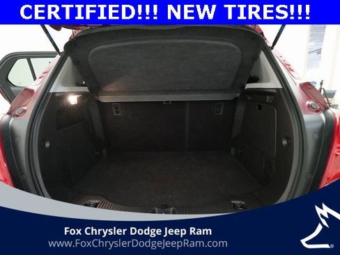 Used 2022 Chevrolet Trax LT w/ LT Convenience Package image 10