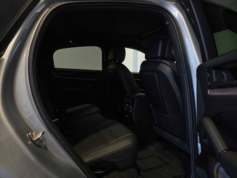 Used 2024 Porsche Cayenne Coupe image 17