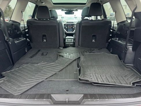 Used 2024 Subaru Ascent Limited w/ Technology Package AWD/4WD image 9