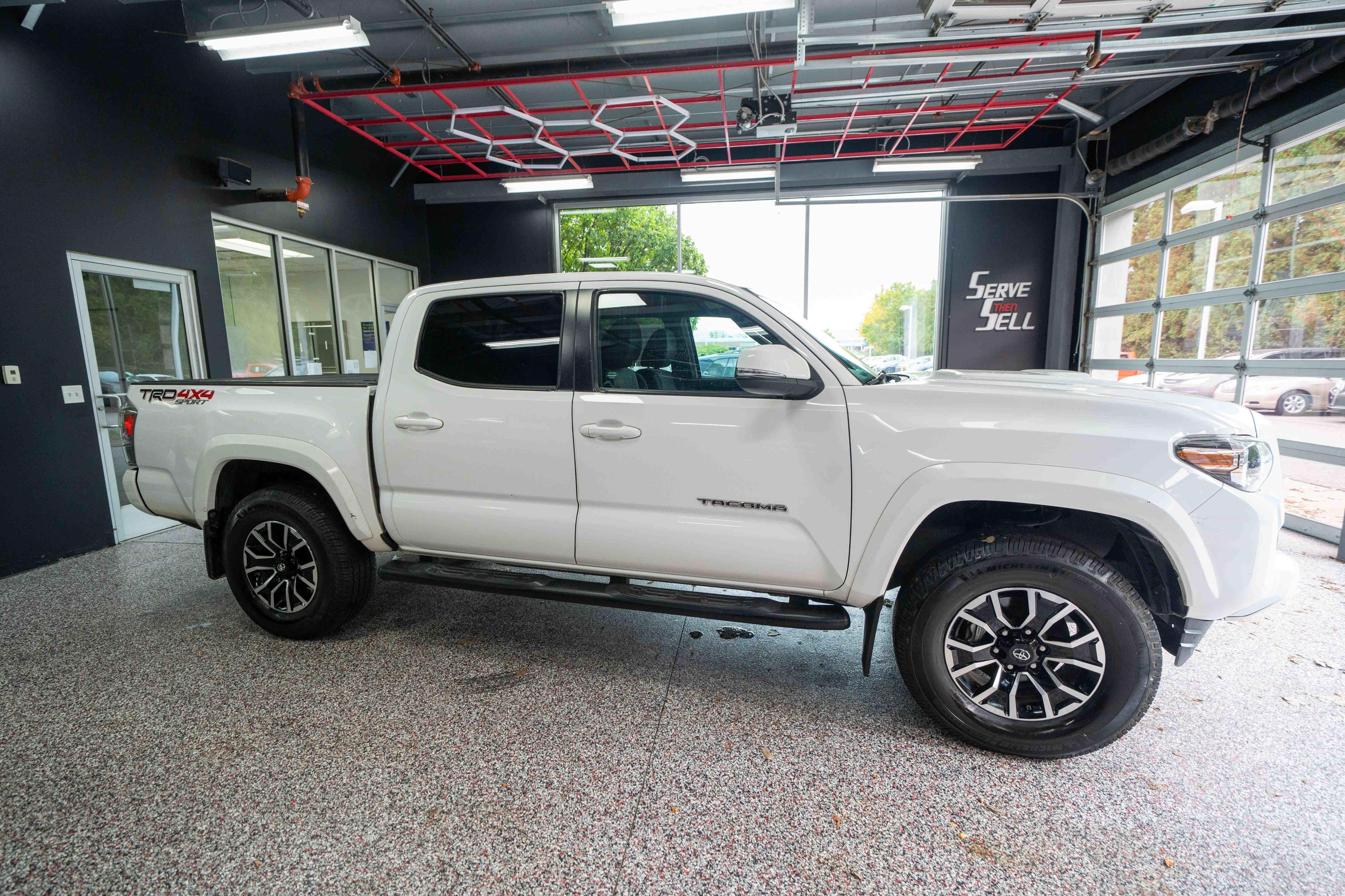 Used 2020 Toyota Tacoma TRD Sport w/ Technology Package AWD/4WD image 5