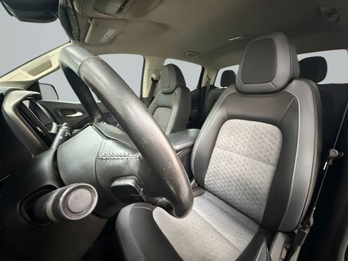 Used 2022 Chevrolet Colorado Z71 w/ Safety Package RWD image 27