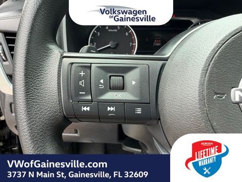 Used 2024 Nissan Rogue S FWD image 23