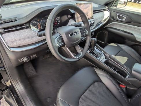 Used 2024 Jeep Compass Latitude image 12