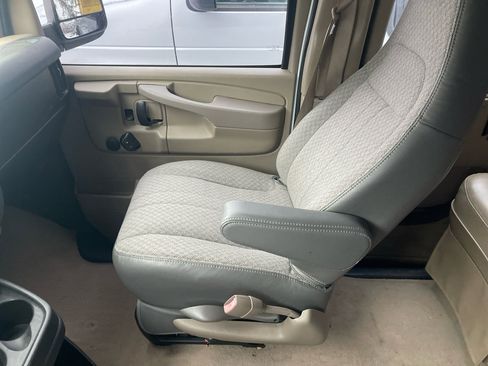 Used 2011 Chevrolet Express 1500 image 11