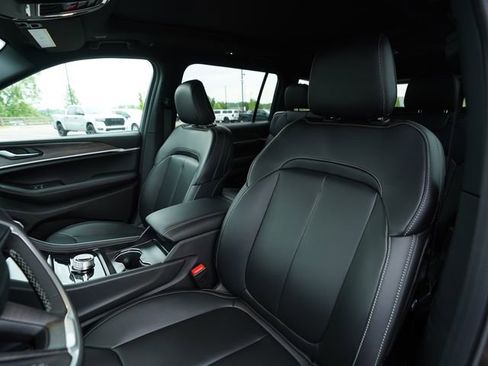New 2026 Jeep Grand Cherokee L Limited w/ Limited Altitude Package AWD/4WD image 38