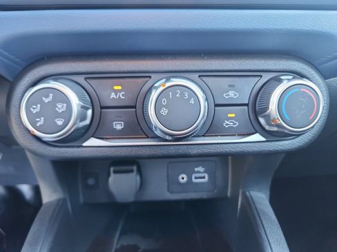 Used 2025 Nissan Versa SV w/ Trunk Package FWD image 22