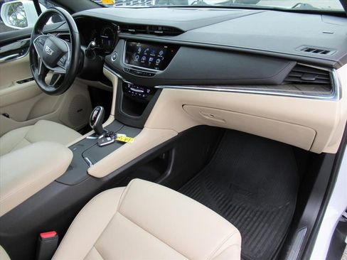 Used 2019 Cadillac XT5 Base image 10