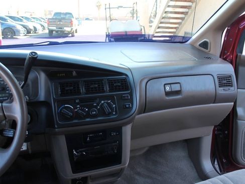 Used 1998 Toyota Sienna LE FWD image 35